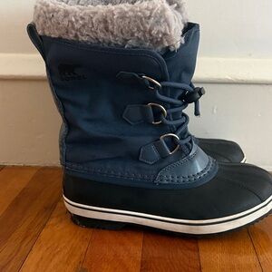 Sorel Navy and Black Insulated Boots